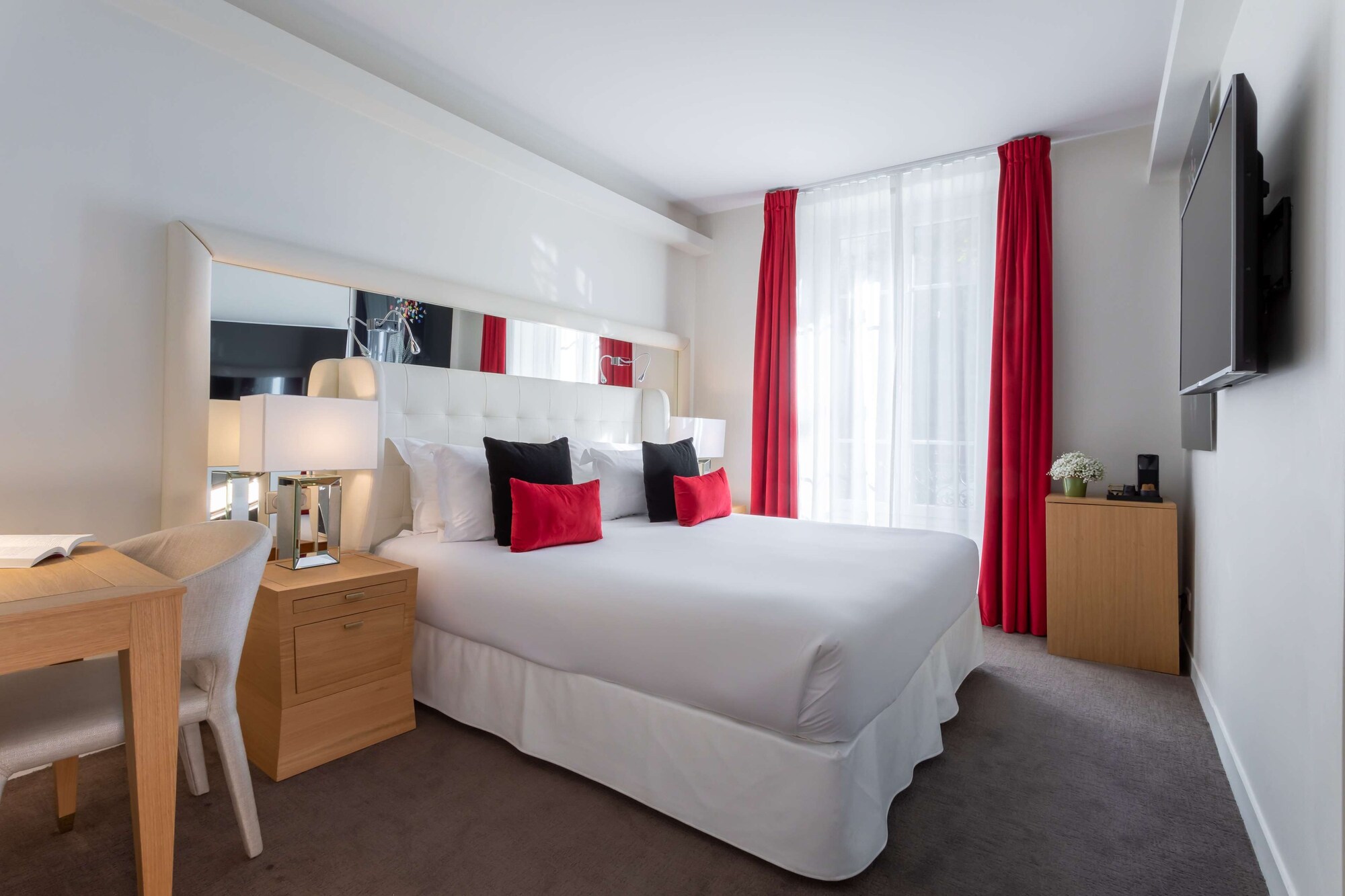Deluxe, King Bed, City View, Hydromassage