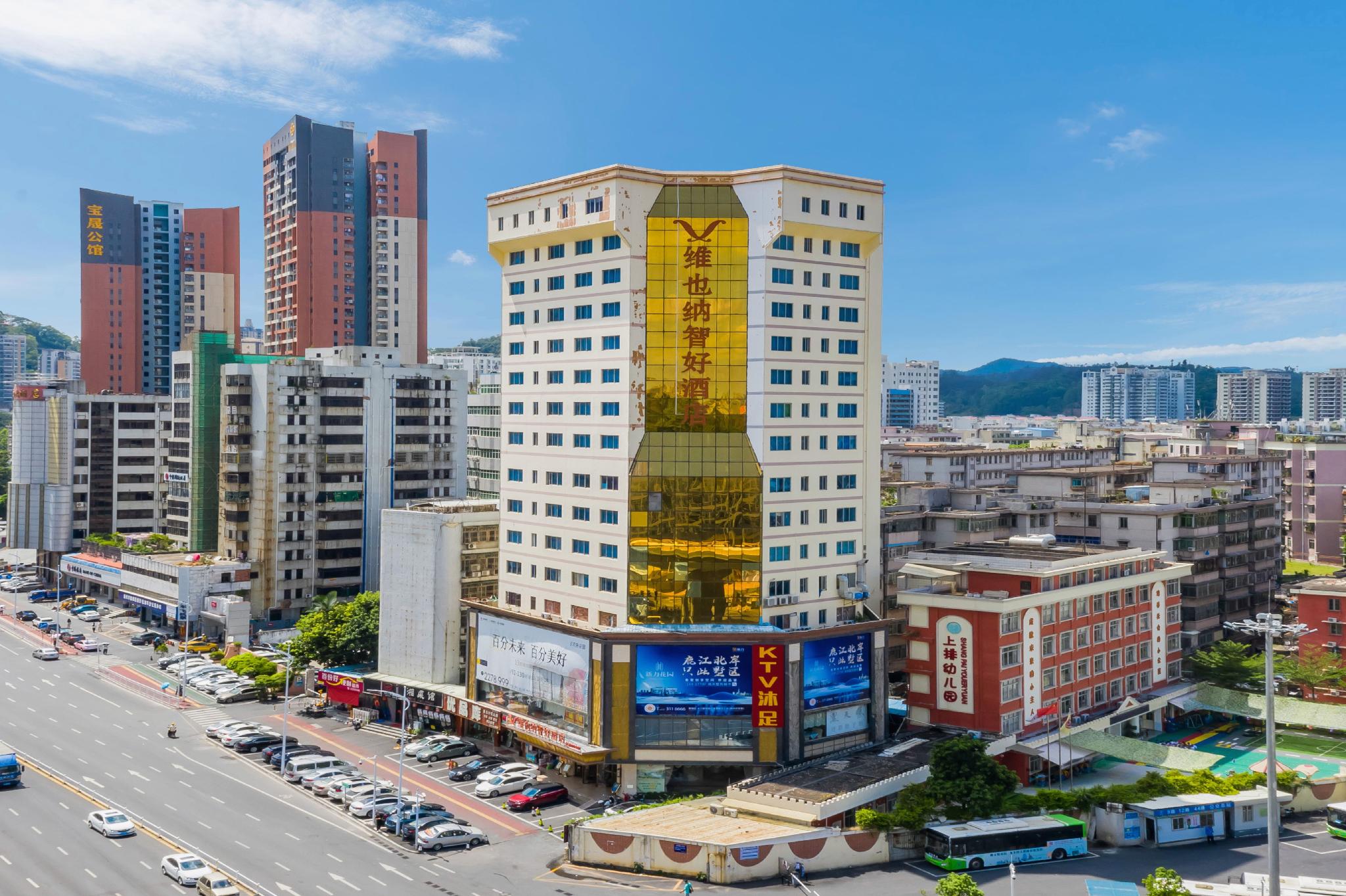 Outsky Hotel 7/50