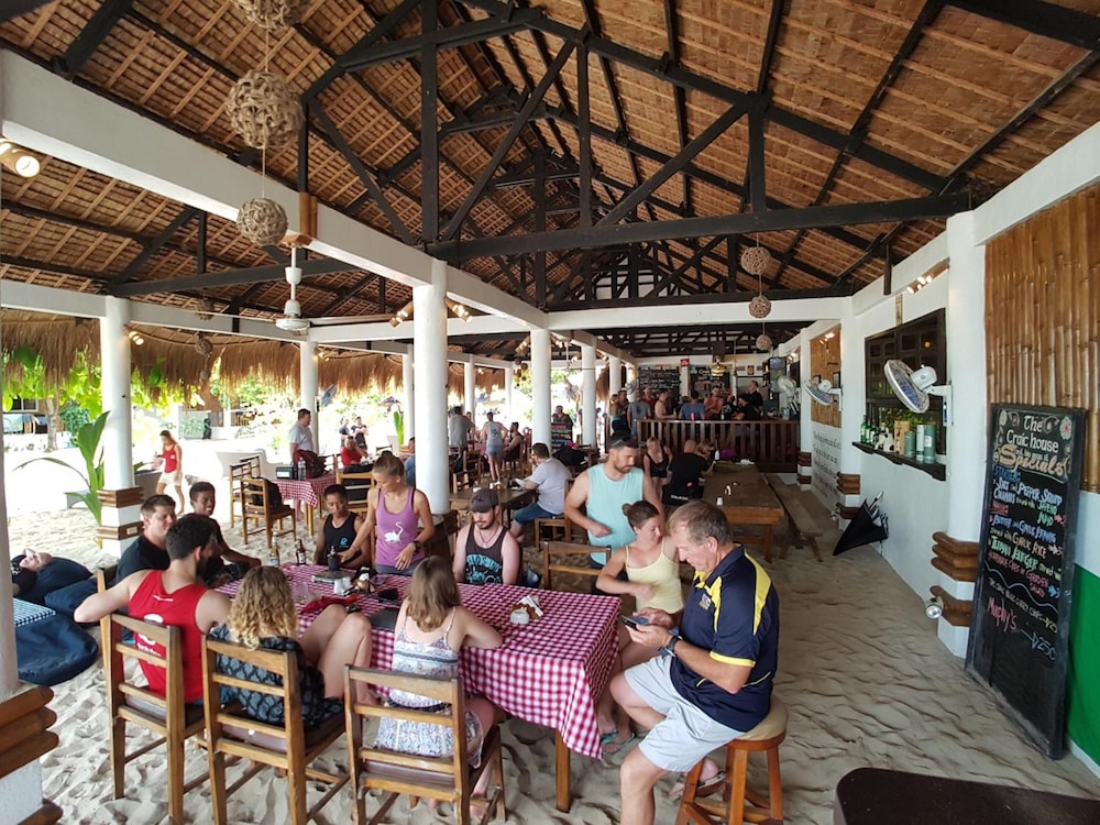 Evolution Dive And Beach Resort 32/46