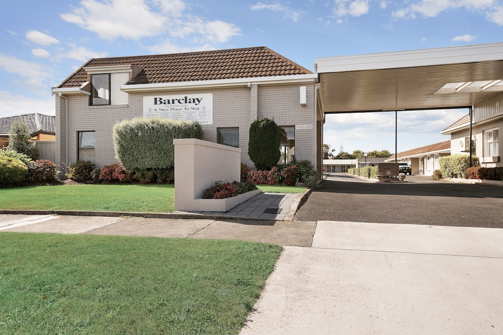 BARCLAY MOTOR INN 58/71