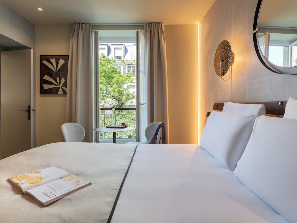PRIVILEGE, DOUBLE BED