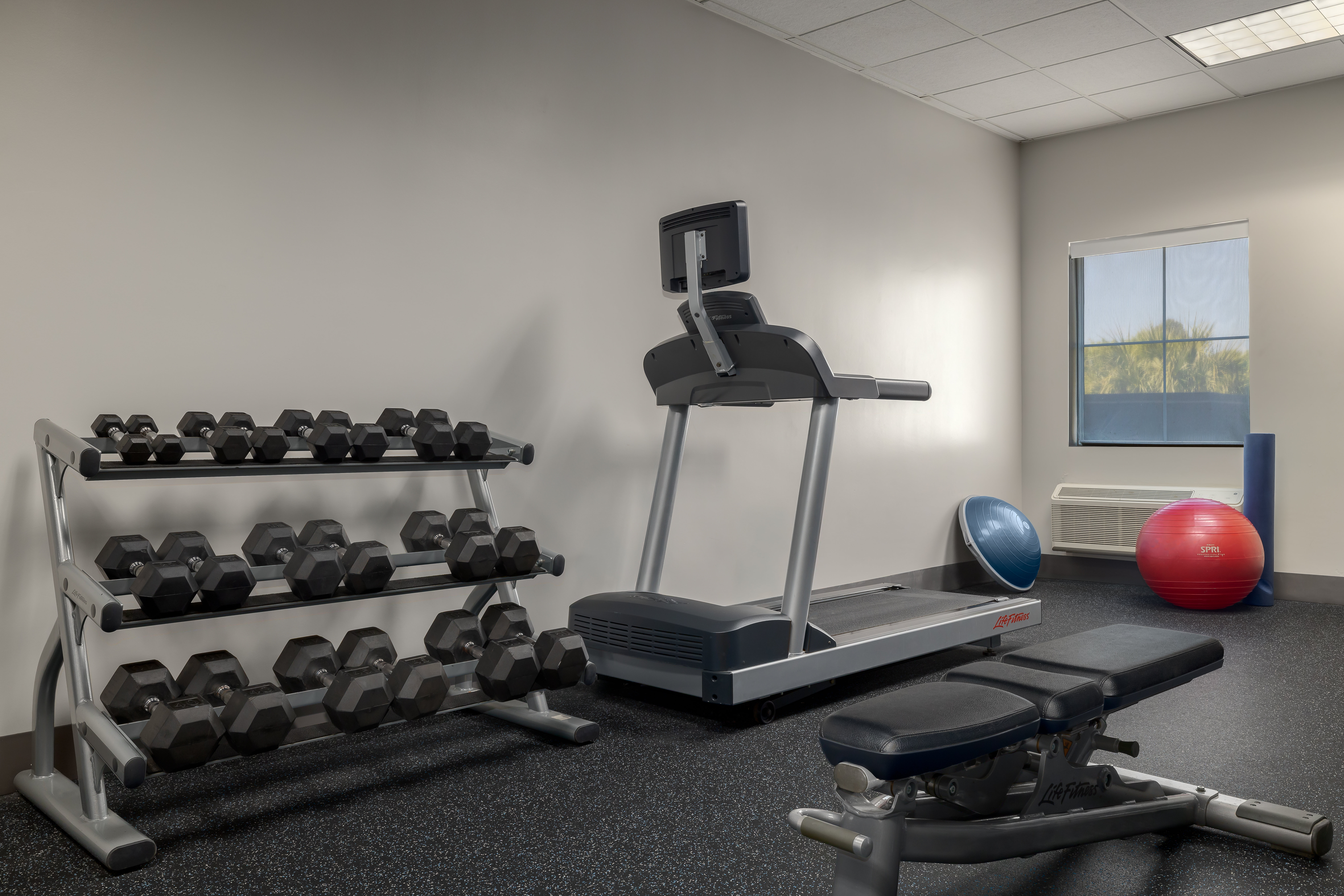 Holiday Inn Express Myrtle Beach-Broadway at the Beach 29/56