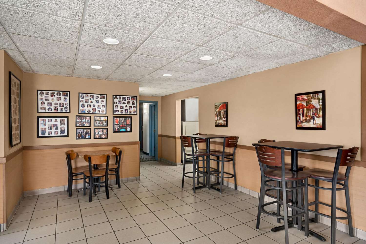 Days Inn by Wyndham Canastota/Verona 37/52
