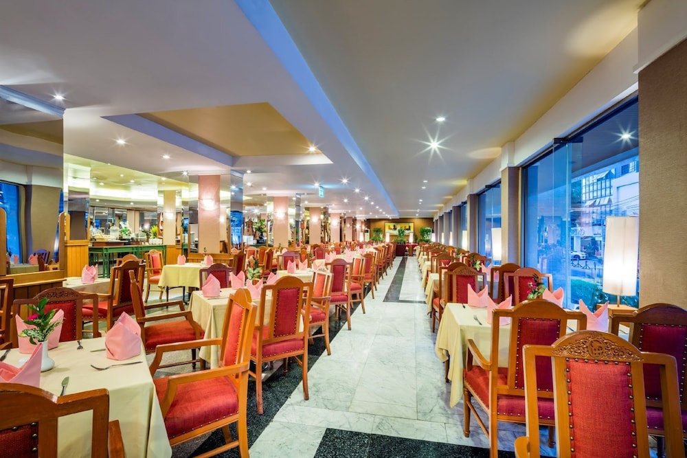 Bangkok Palace Hotel 60/75
