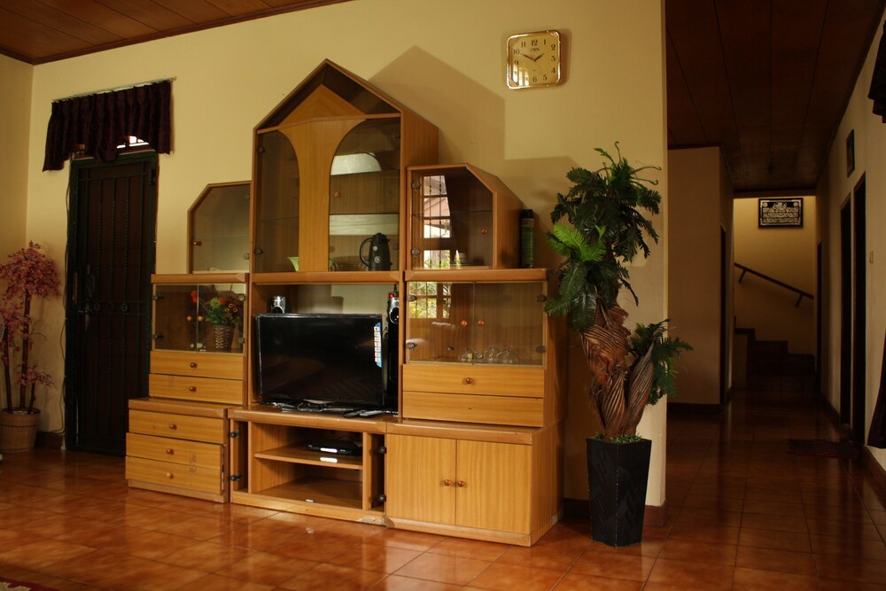 Villa Kota Bunga Anyelir 36/51