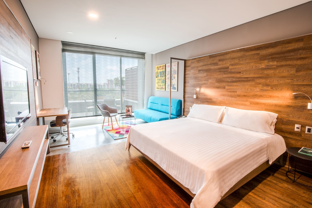 JUNIOR SUITE, KING BED