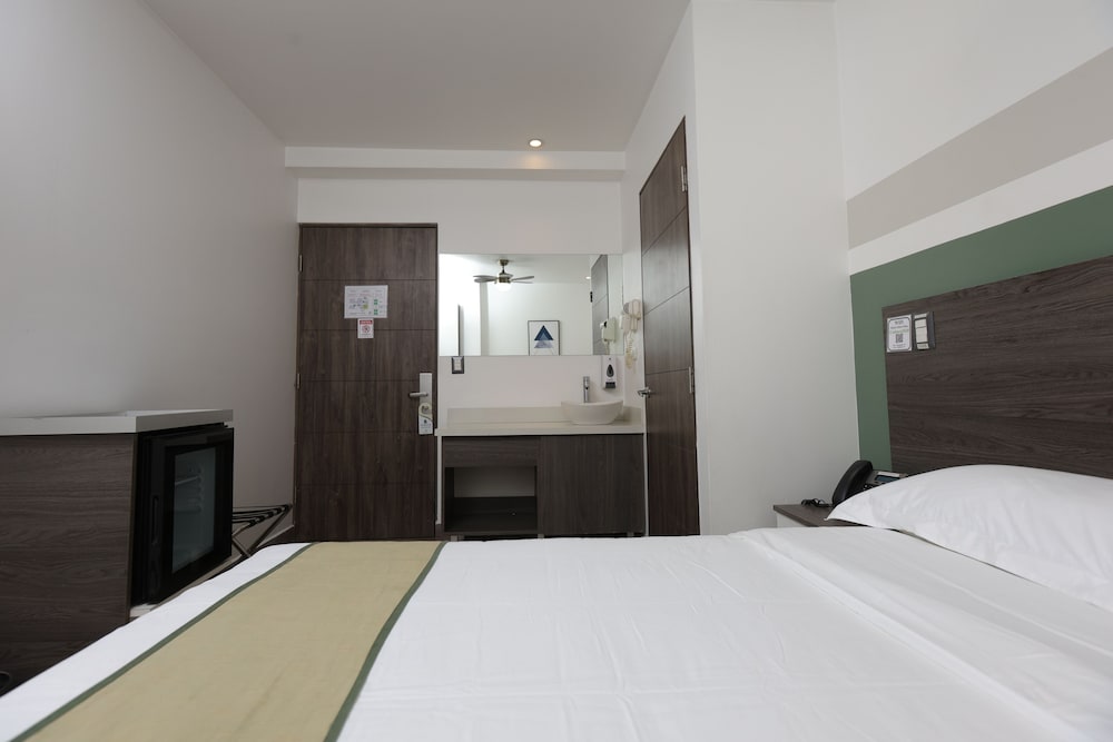 ROOM, DOUBLE BED