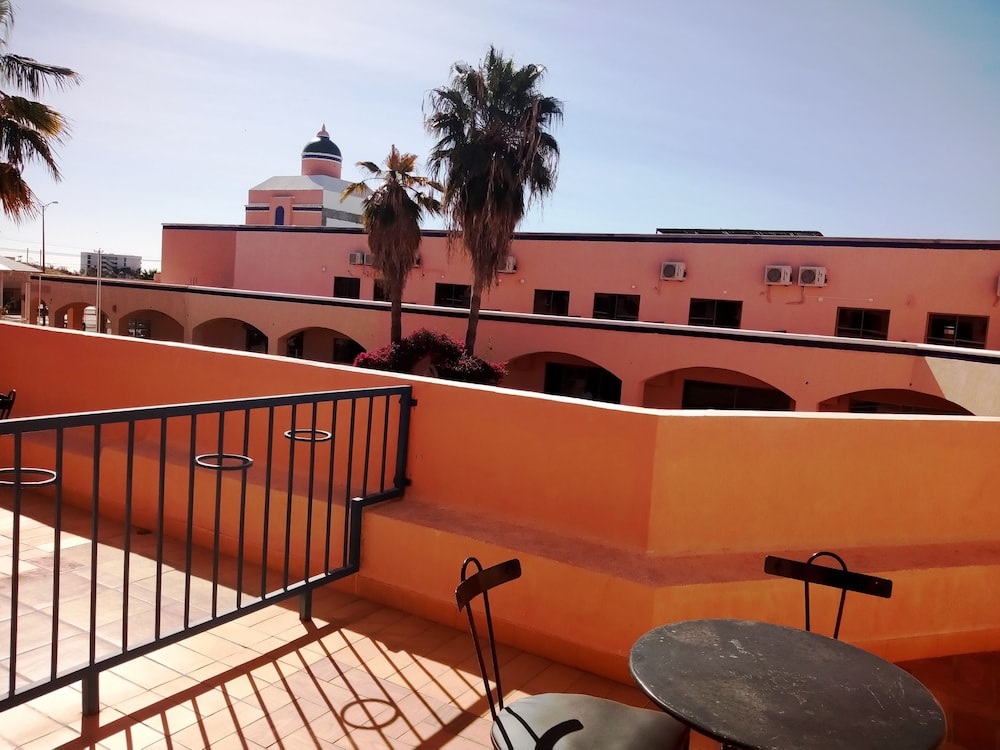 Los Jitos Hotel & Suites 1/56