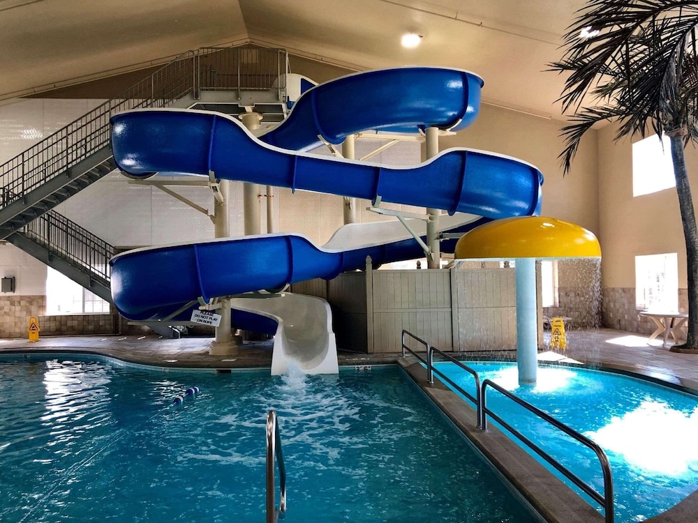 Country Inn & Suites By Radisson Bismarck Waterpark 10/22