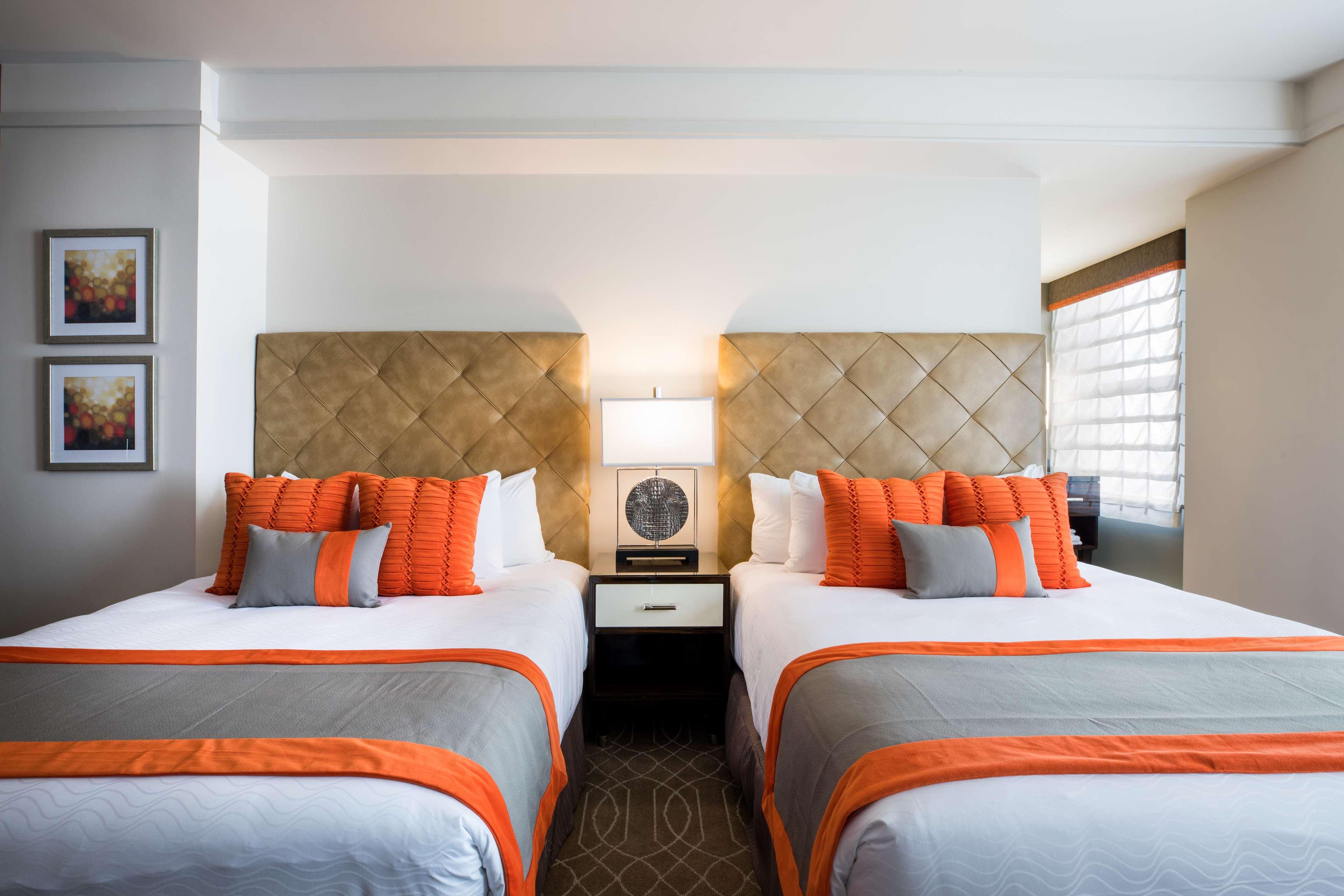غرفة ديلوكس بسرير كوين، Colcord Hotel Oklahoma City, Curio Collection by Hilton 3/10