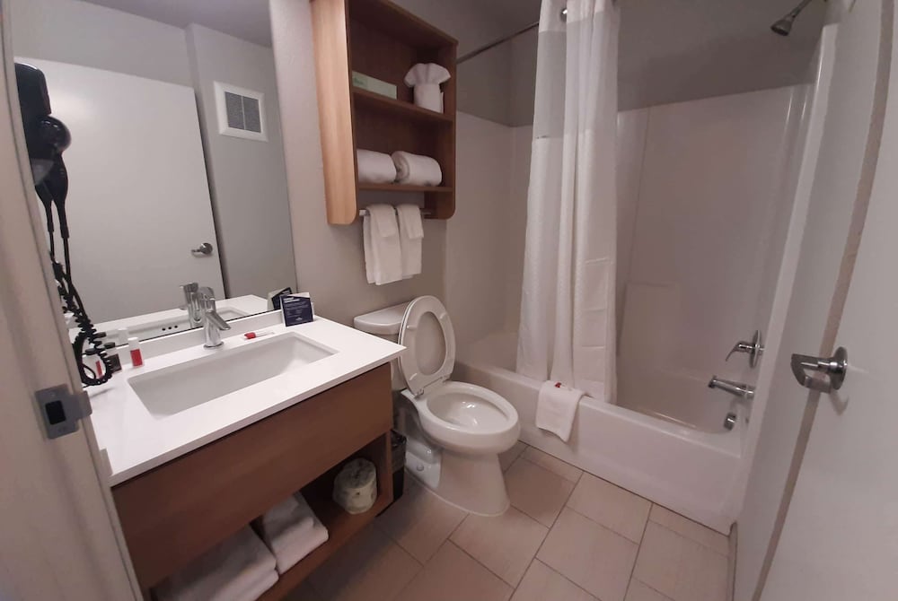 Microtel Inn Suites By Wyndham Loveland 4/22