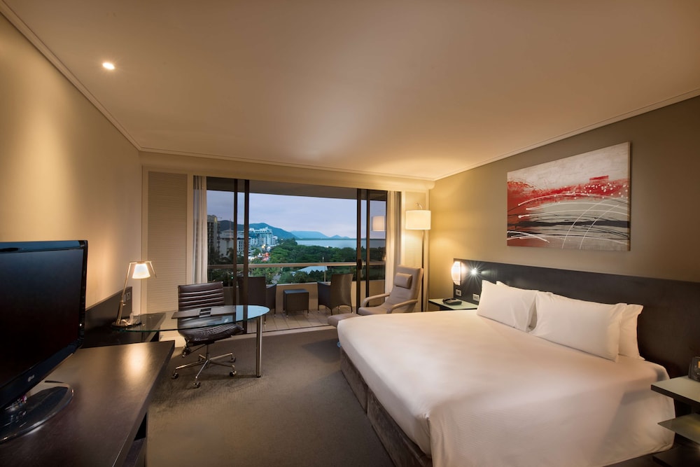 Hilton Cairns Hotel 23/85