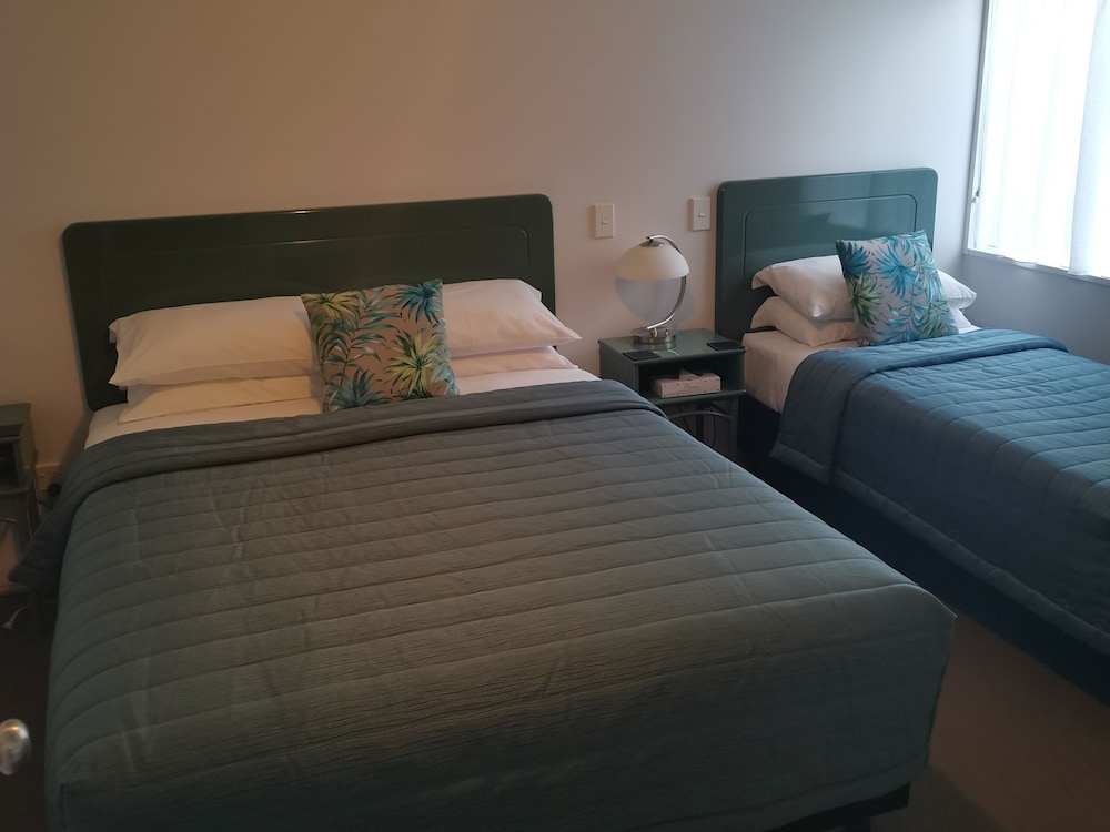 Milano Motor Lodge 13/36