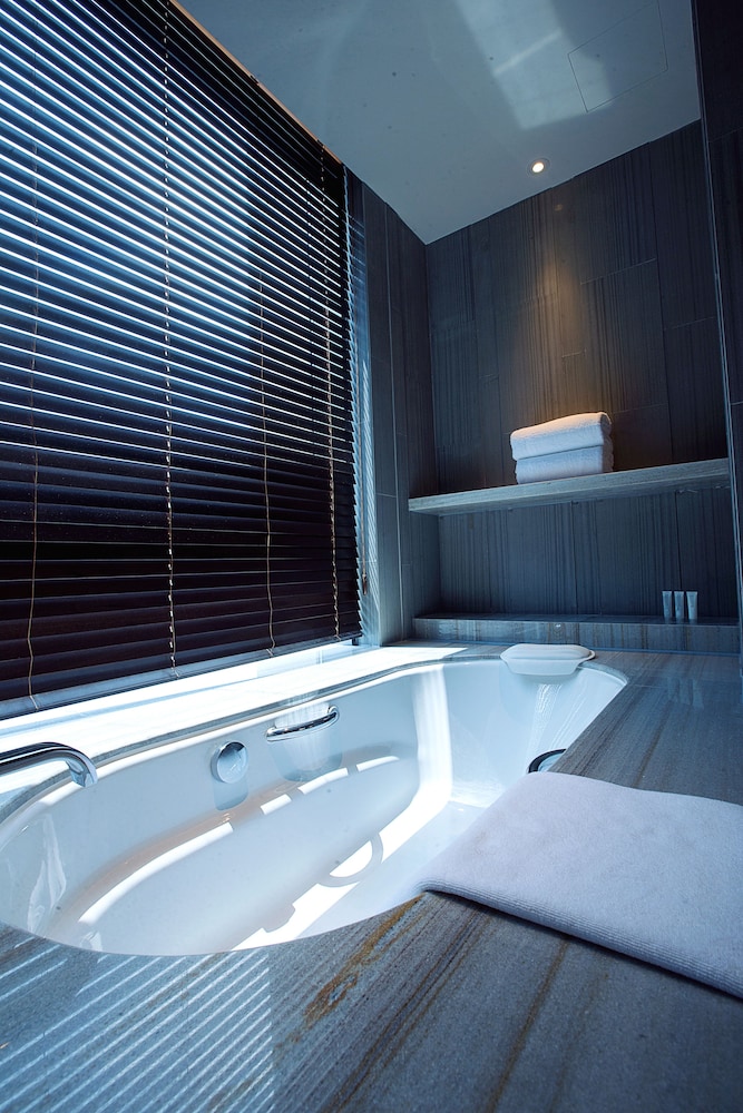 swimming pool spa