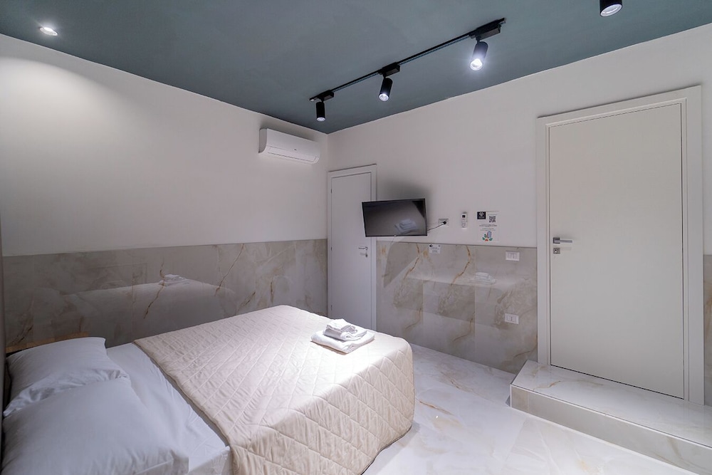 1 BEDROOM, JUNIOR, CITY VIEW, ANNEX