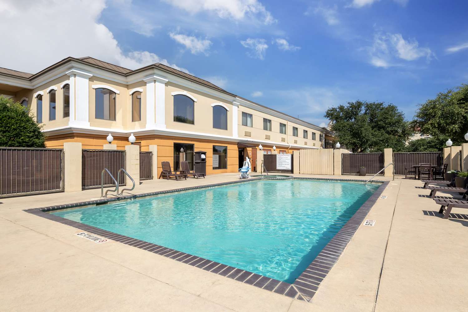 Best Western Inn & Suites New Braunfels 6/35