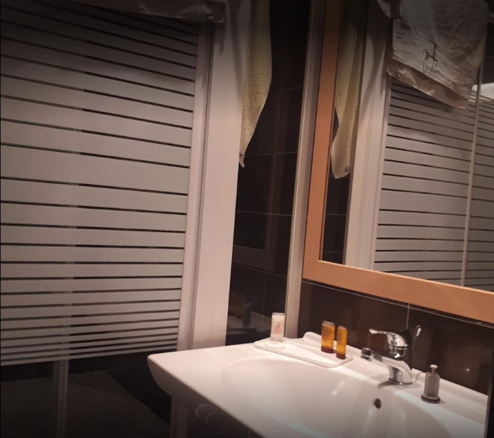 CLEAN HOTEL 38/62