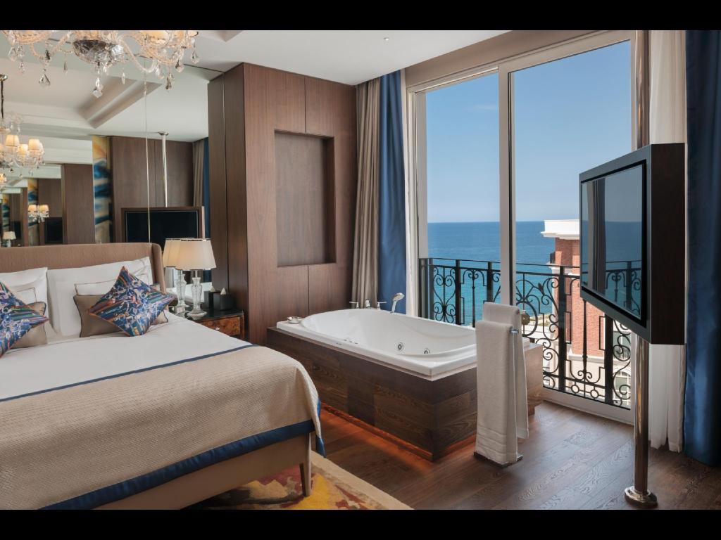 Grand, Suite, Queen Bed, Sea View