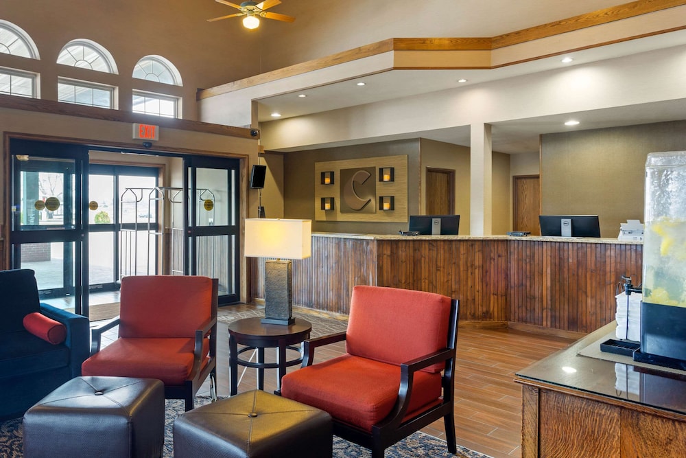 Comfort Inn Marshall Station 8/40