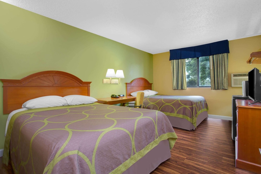 Super 8 by Wyndham Gainesville I-75 Hospital/University Area 11/25