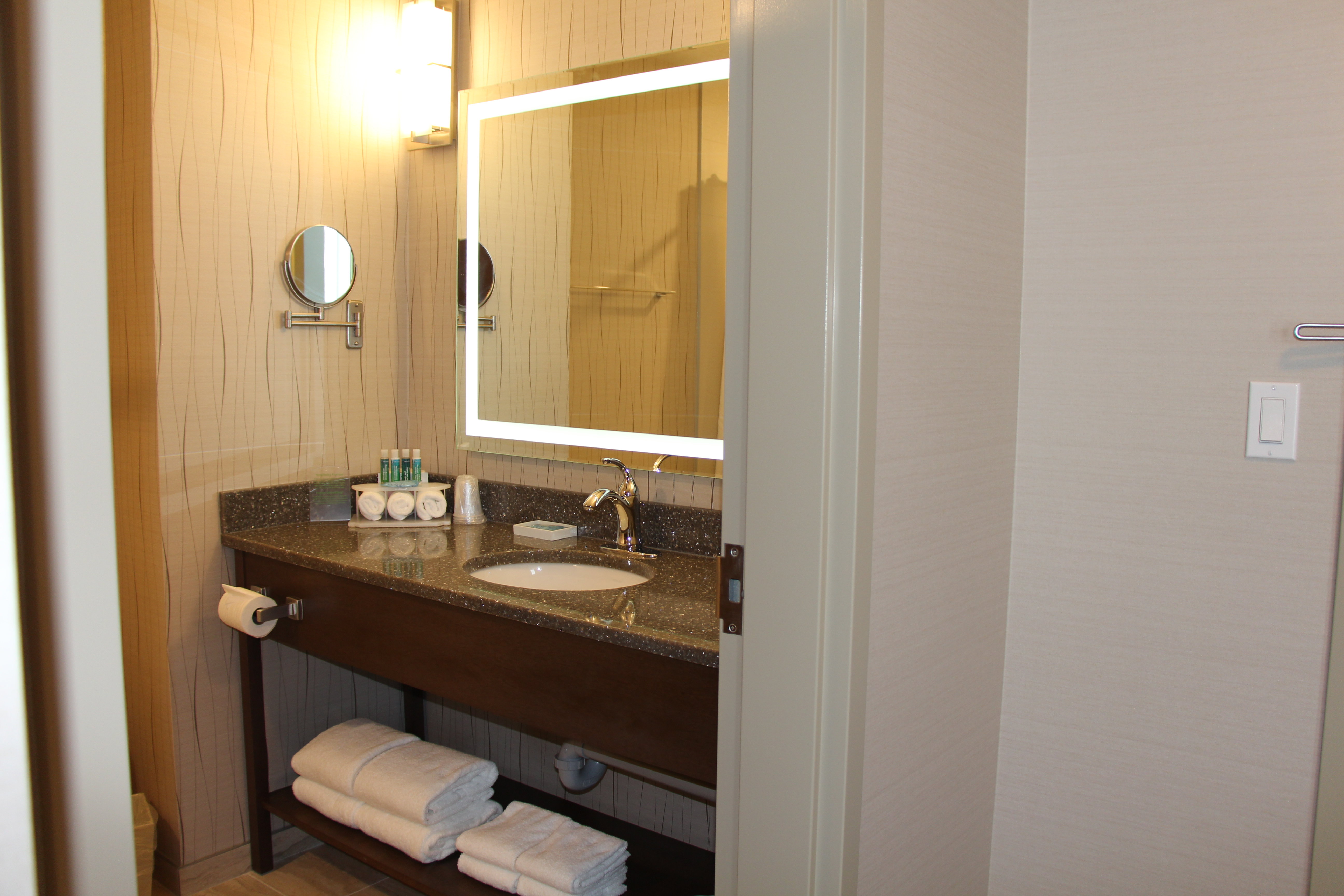 Holiday Inn Express Suites Cold Lake 72/73