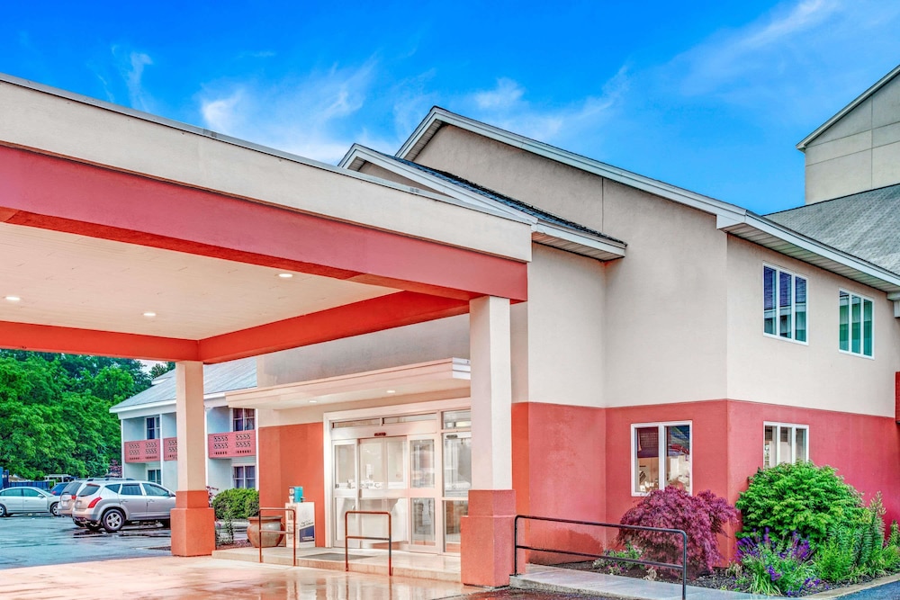 Days Hotel & Conference Center - Methuen 3/32