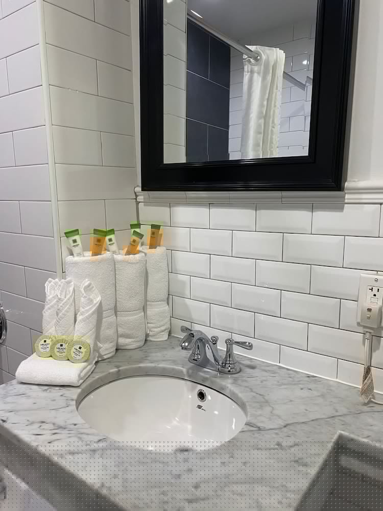 Bogart Hotel 32/33