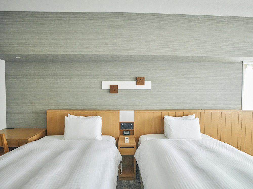 ROOM, DOUBLE OR TWIN BED