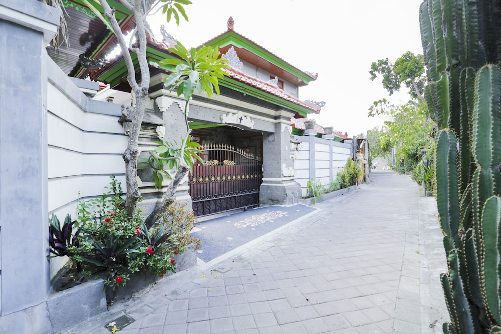 OYO 4003 Ceria Guesthouse Seminyak 34/39