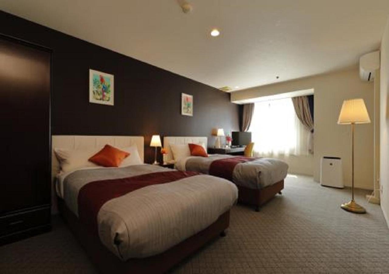 Standard, Twin Beds, Sofa