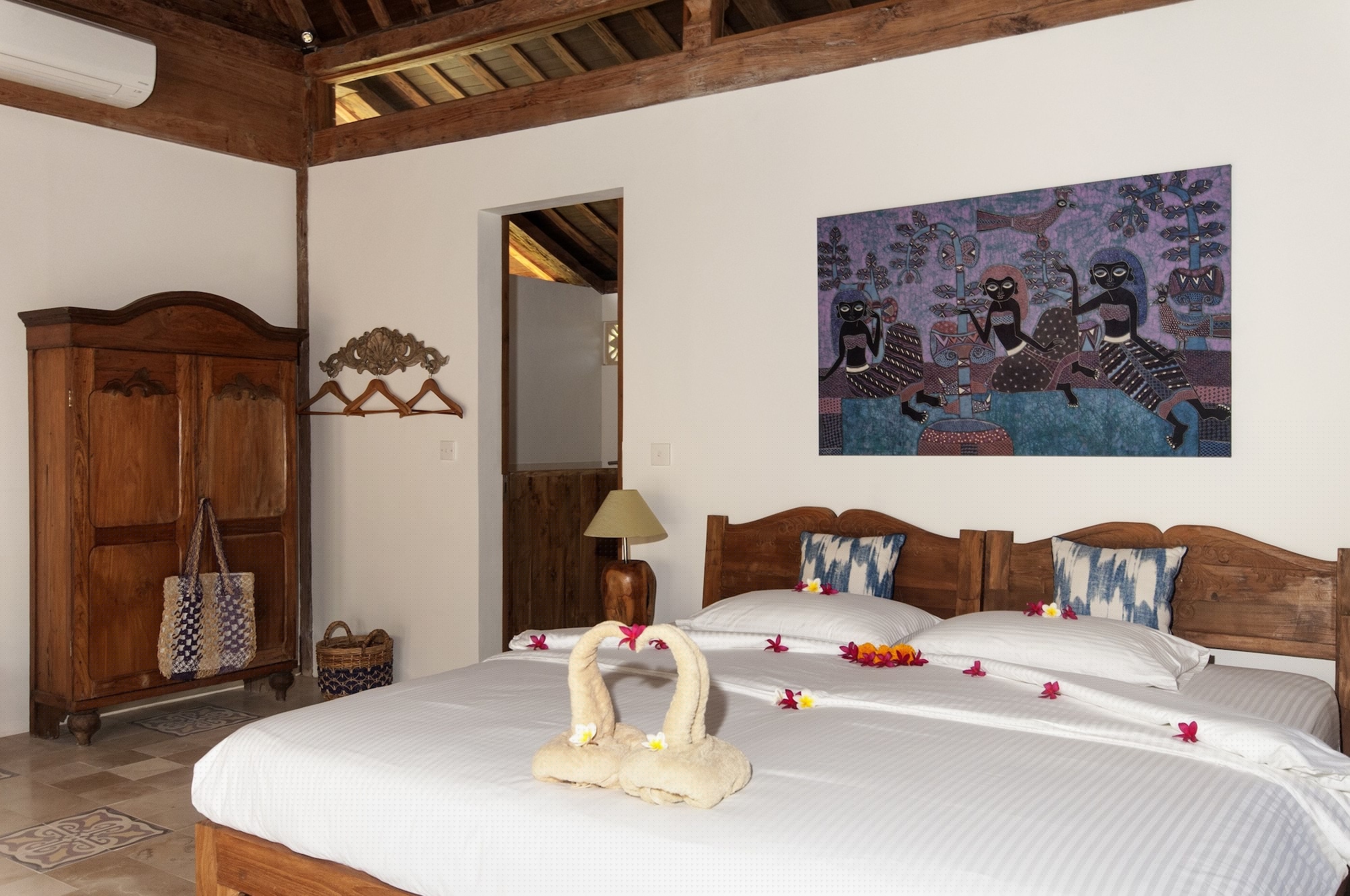 PREMIUM, DOUBLE BED, MOUNTAIN VIEW, BALCONY