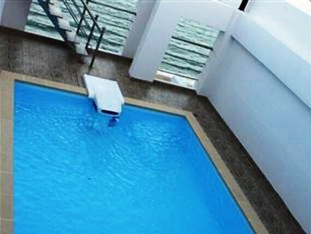 swimming pool spa