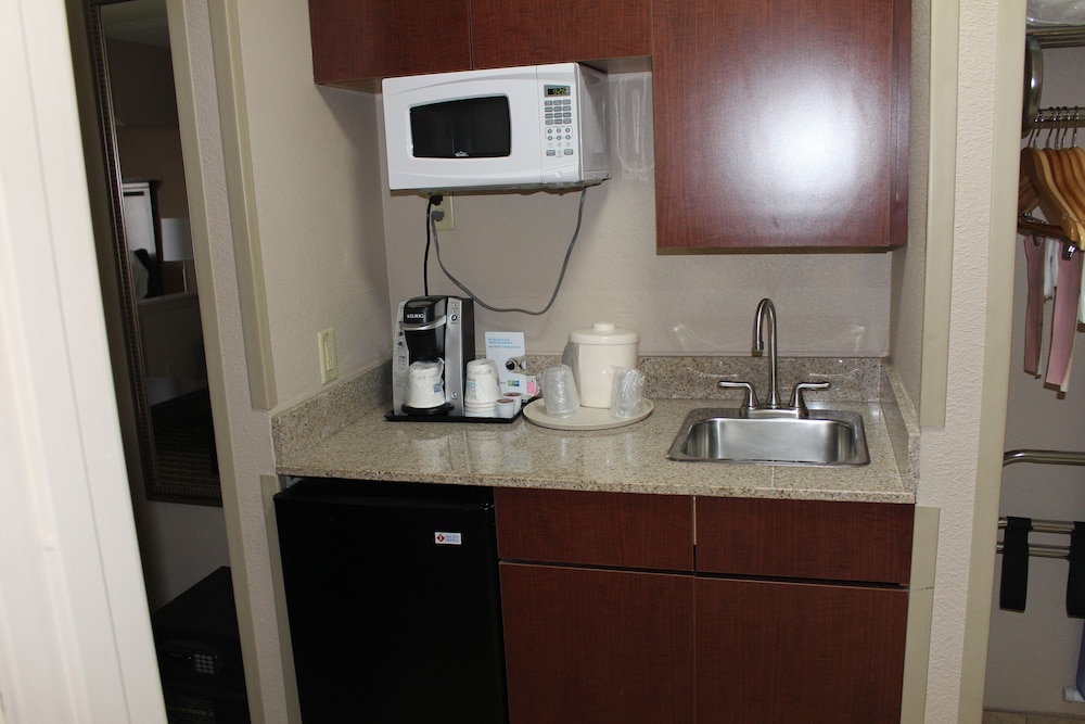 Holiday Inn Express & Suites Kansas City-Liberty (Hwy 152), an IHG Hotel 65/74