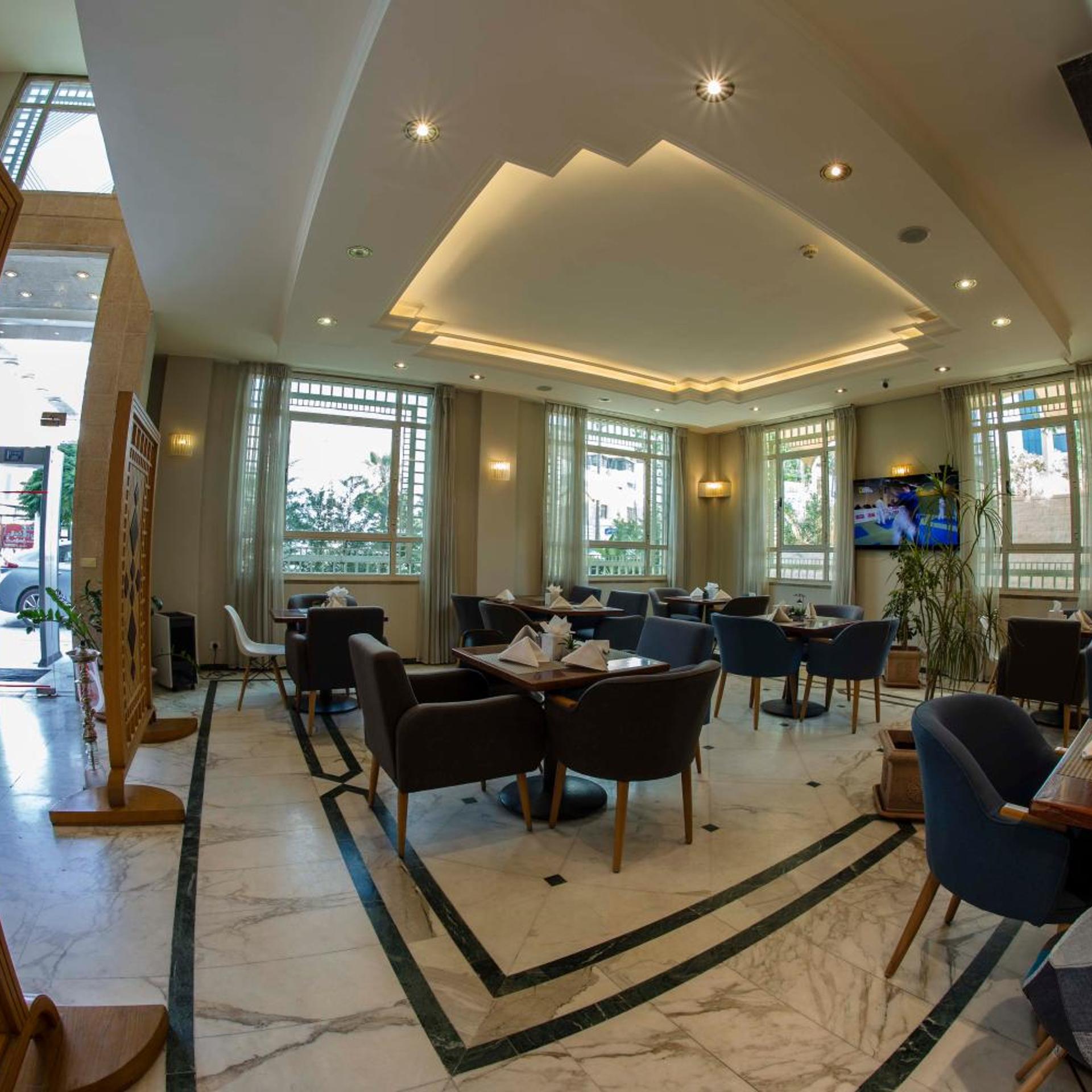 Kindi Suites Hotel 33/37