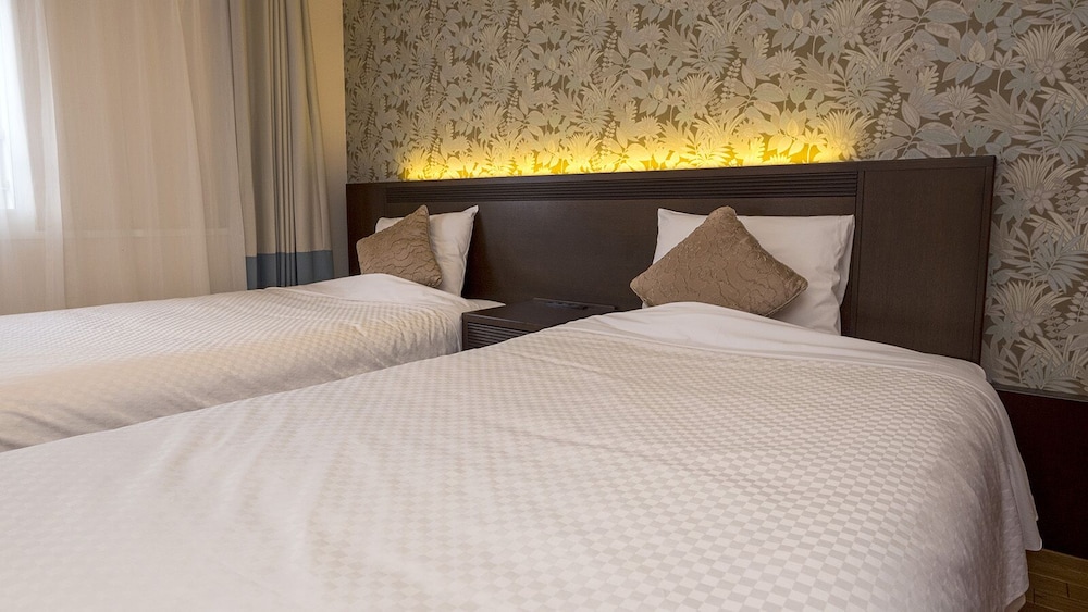 Superior, Twin Beds, Sofa, Bathtub