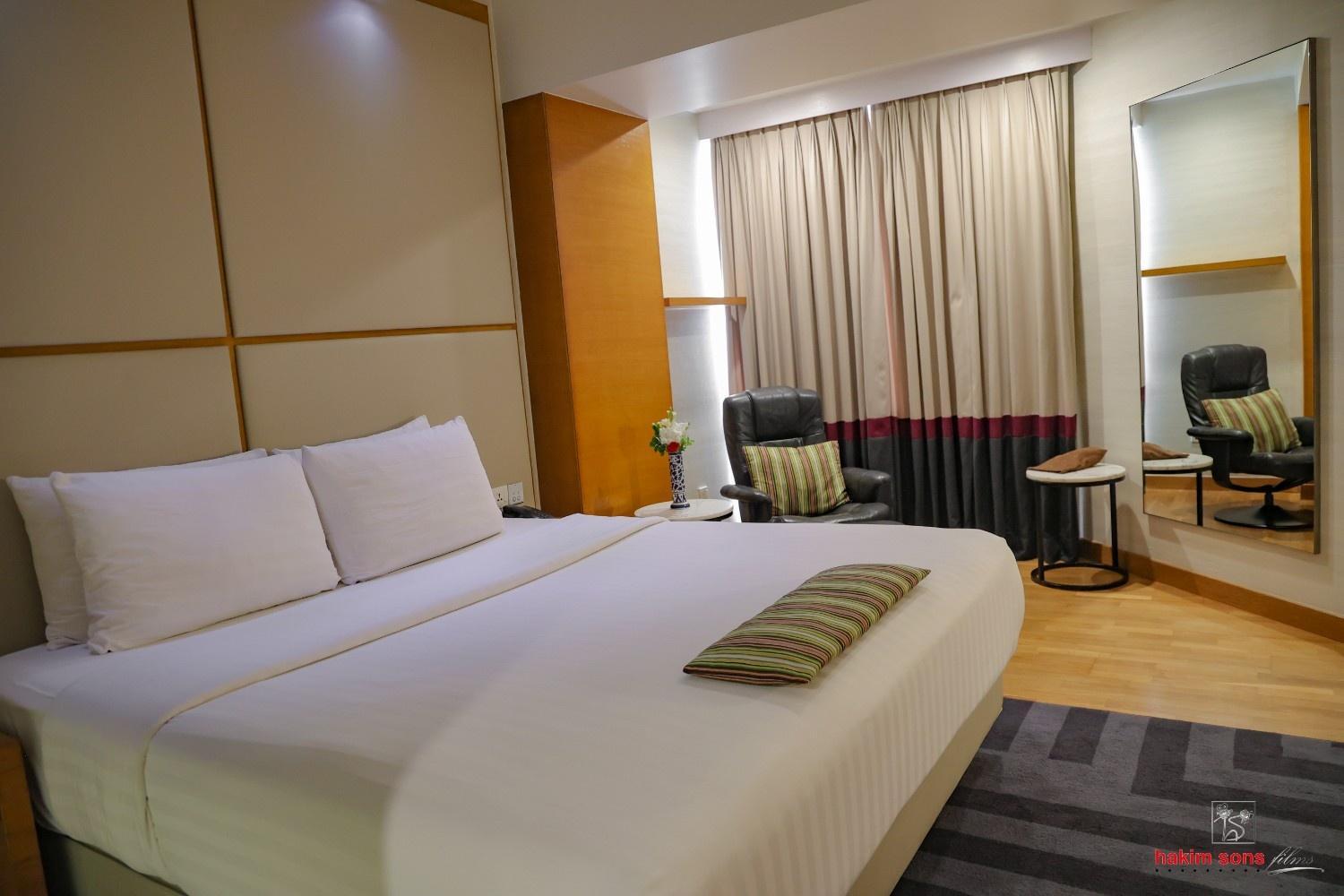 Room, King Bed