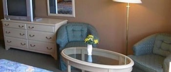 Lively Inn & Suites 39/61