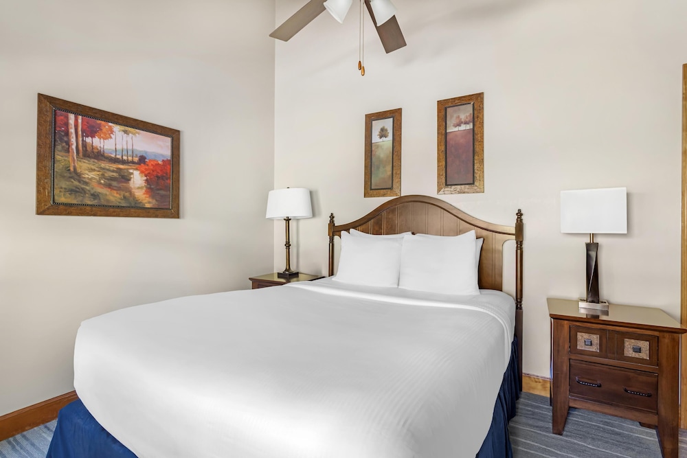 1 Bedroom, Town House, Queen Bed, Sofa