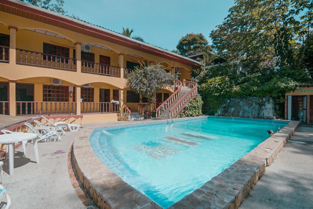 Tres Banderas Hotel 69/71