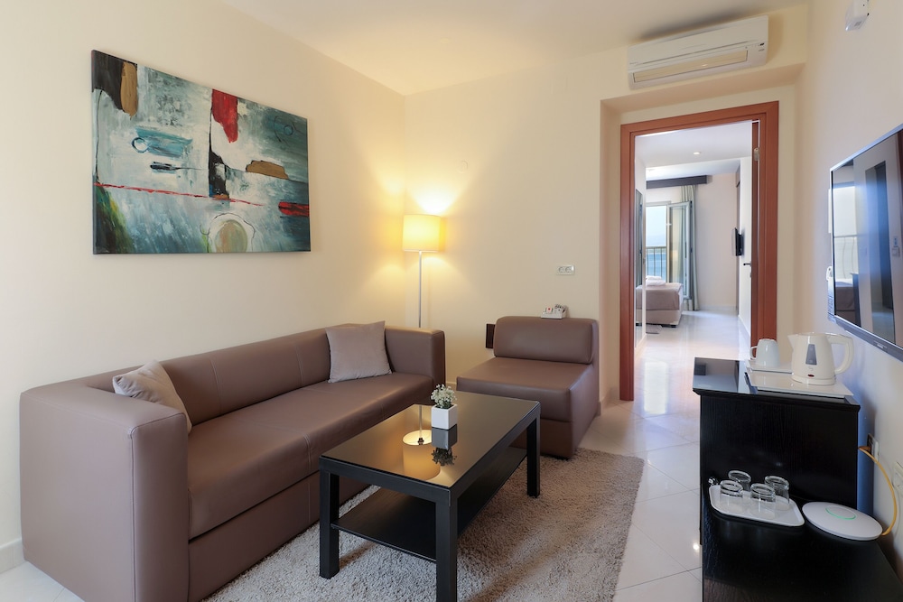 Blue Waves Resort 53/71