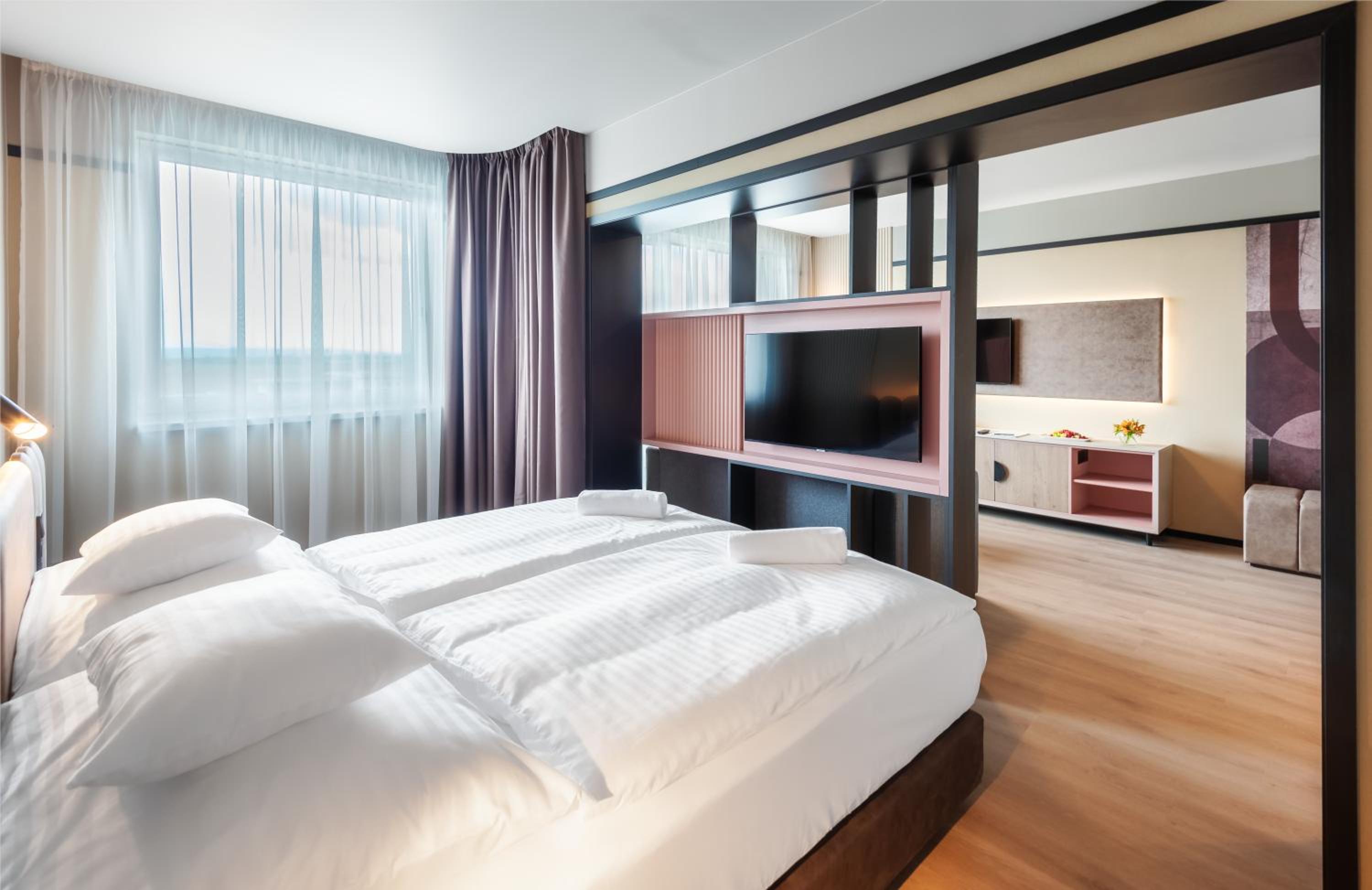 Junior Suite, East Wing
