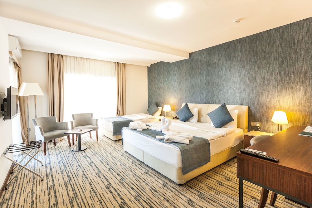 Port View Hotel 2/16