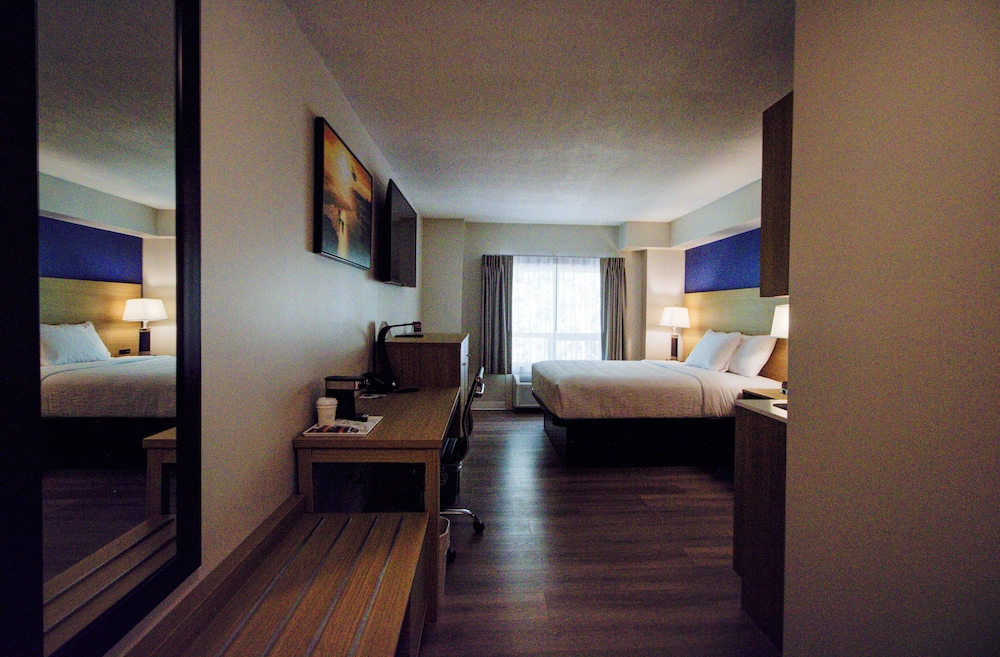 Baymont by Wyndham Gold River 28/60