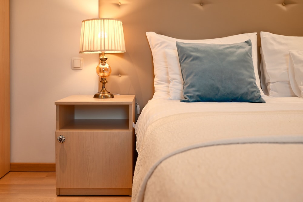LANTERNA ROOMS 18/50