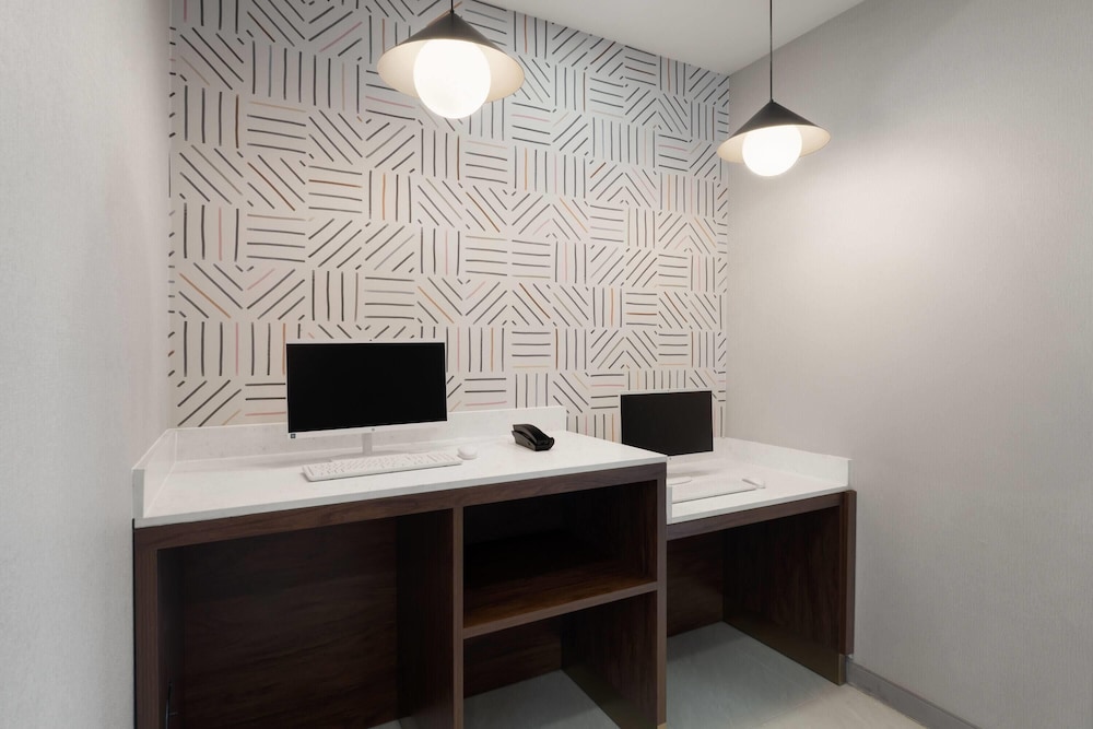 La Quinta Inn & Suites by Wyndham Tracy 44/53