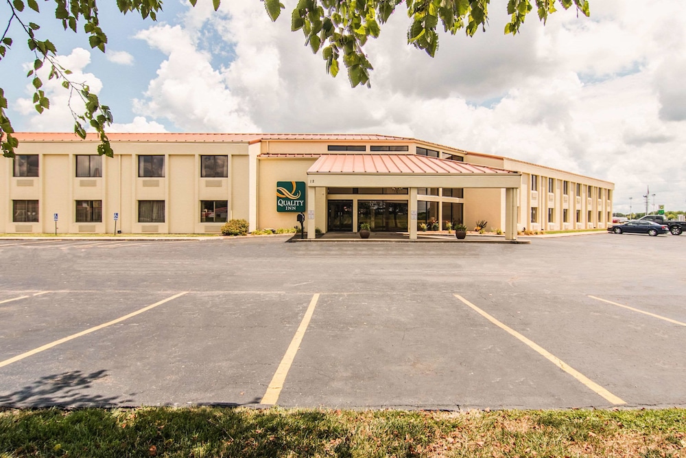 Quality Inn Foristell, MO 46/48