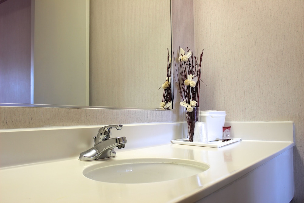 Regency Inn 30/33