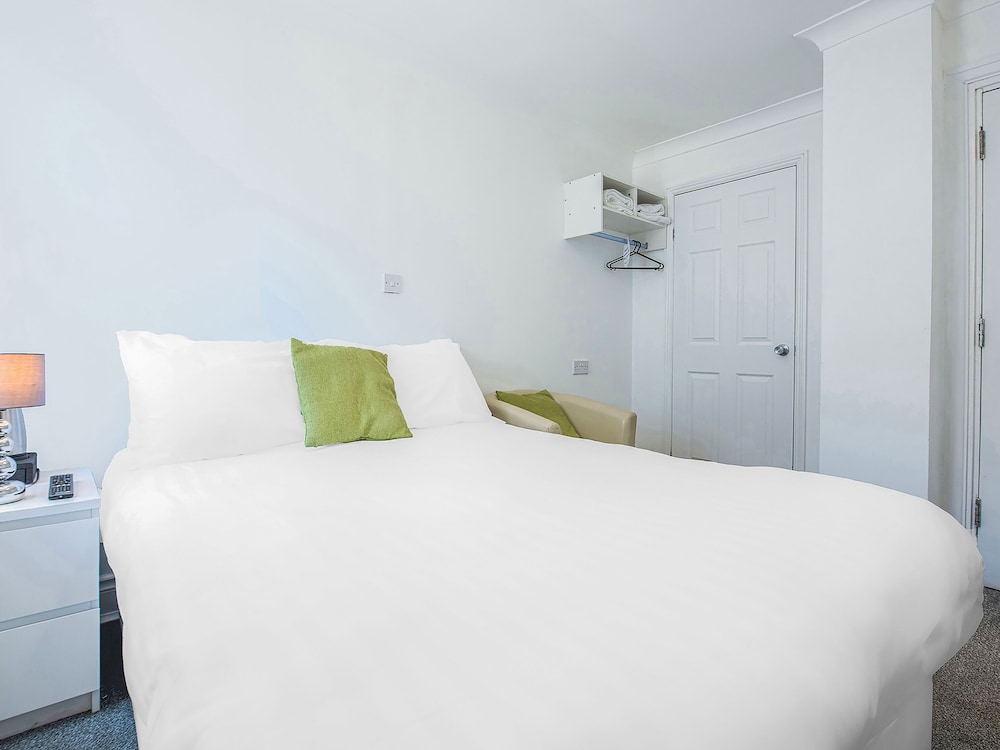 The Pier Hotel 15/80