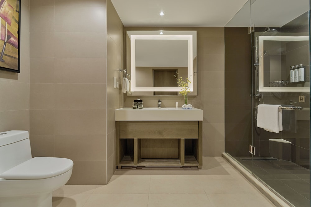 Hyatt House Shenzhen Airport 68/70