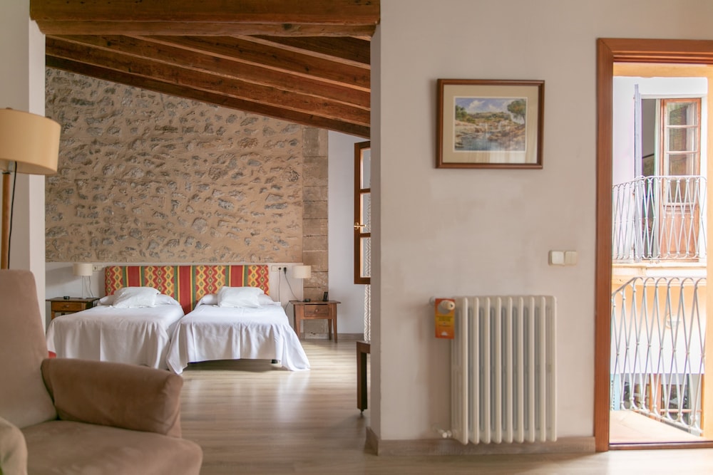 Hotel Can Moragues 16/50